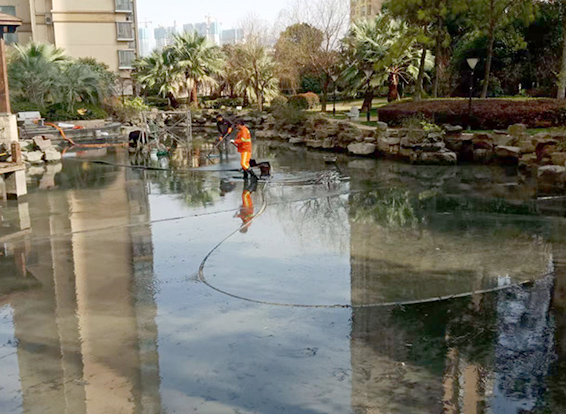 东城景观池淤泥清理