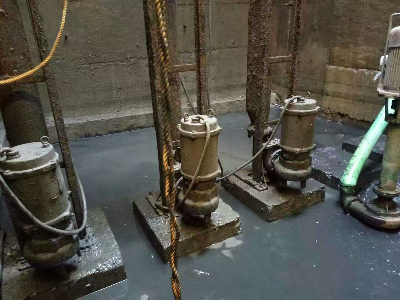 东城污水池清理