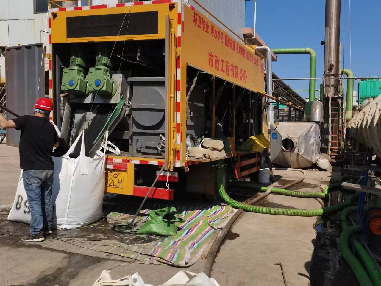 东城淤泥压干处理